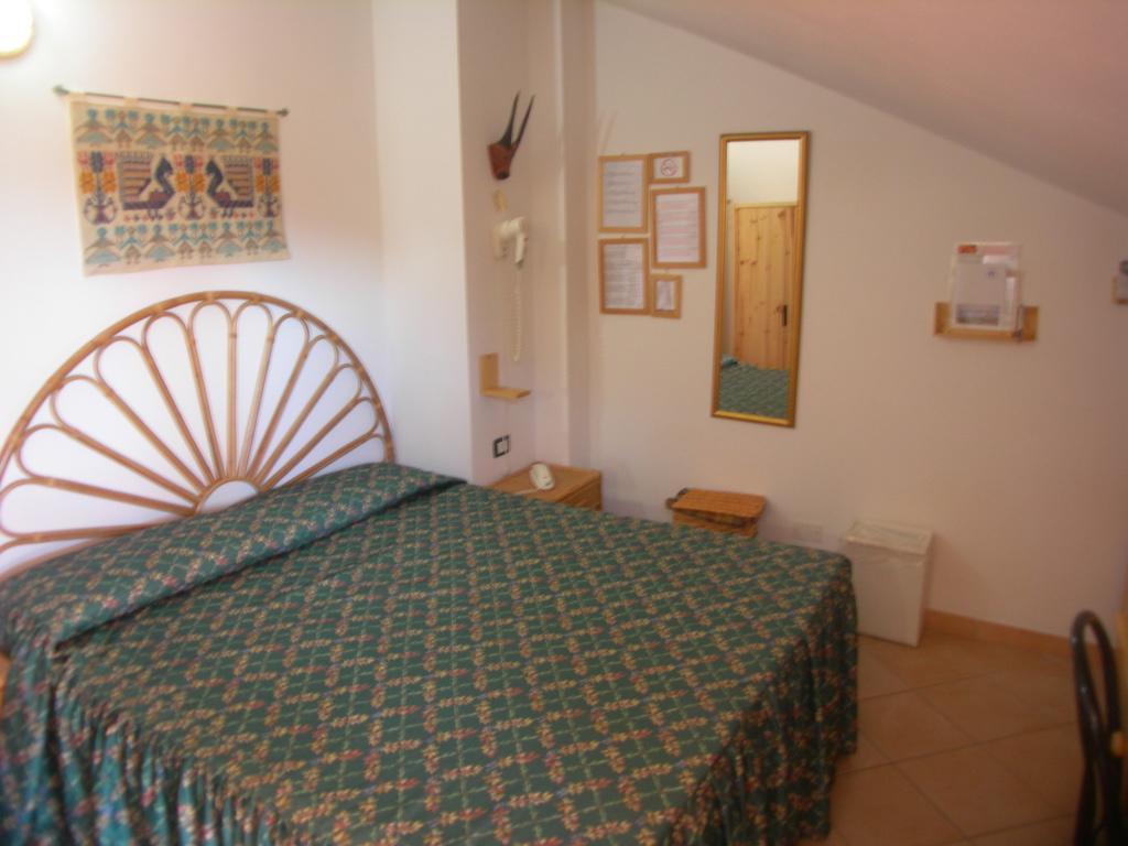 Domus De Janas Sul Mare Hotel Bari Sardo Room photo