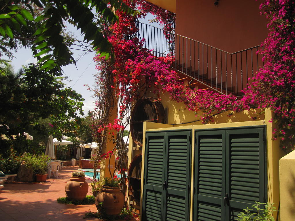 Domus De Janas Sul Mare Hotel Bari Sardo Exterior photo